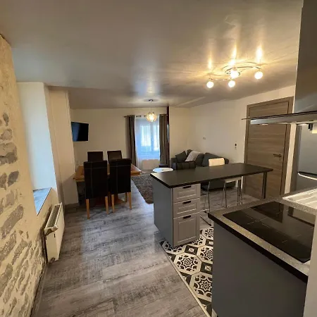 Logement entier : Superbe appartement centre ville Champagnole Extérieur photo